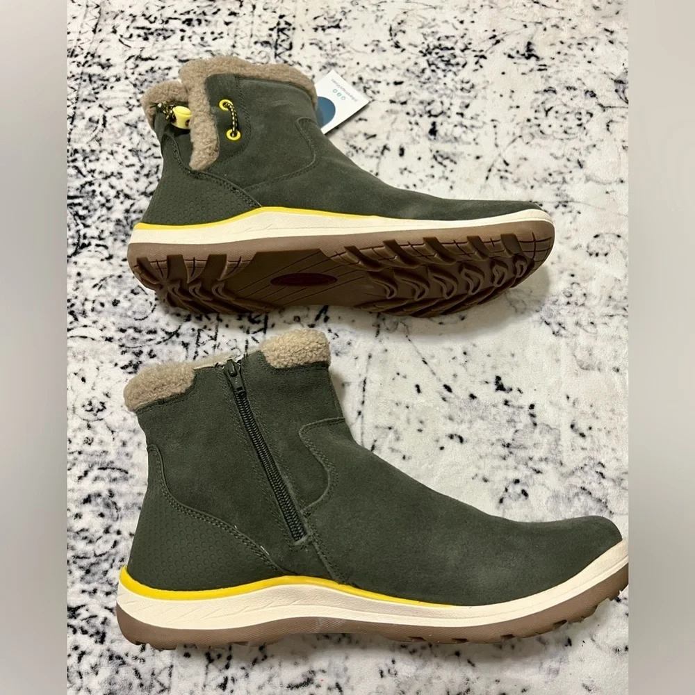BareTraps Charcoal and Tan Winter Boots